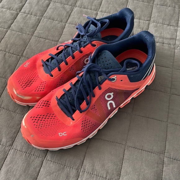 OnCloud sneakers - Picture 1 of 7